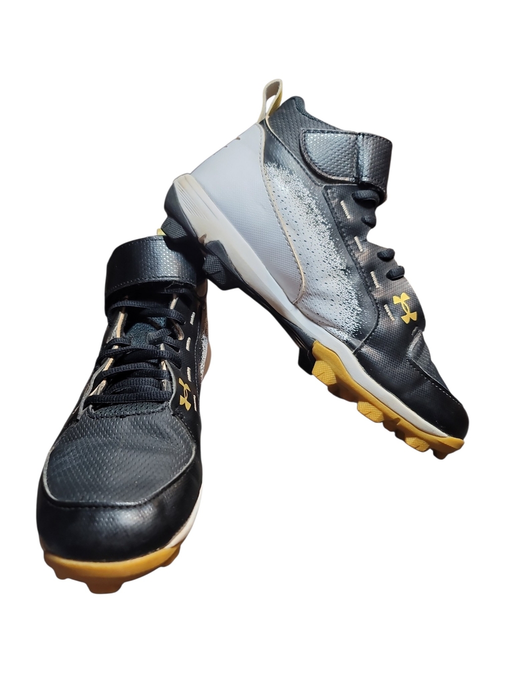 Under Armour Kids Black, White & Yellow Mid-Top Sneakers BH baseball